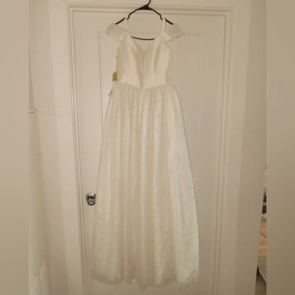 Juniors' Imitation-Pearl-Embellished Gown size 5/6